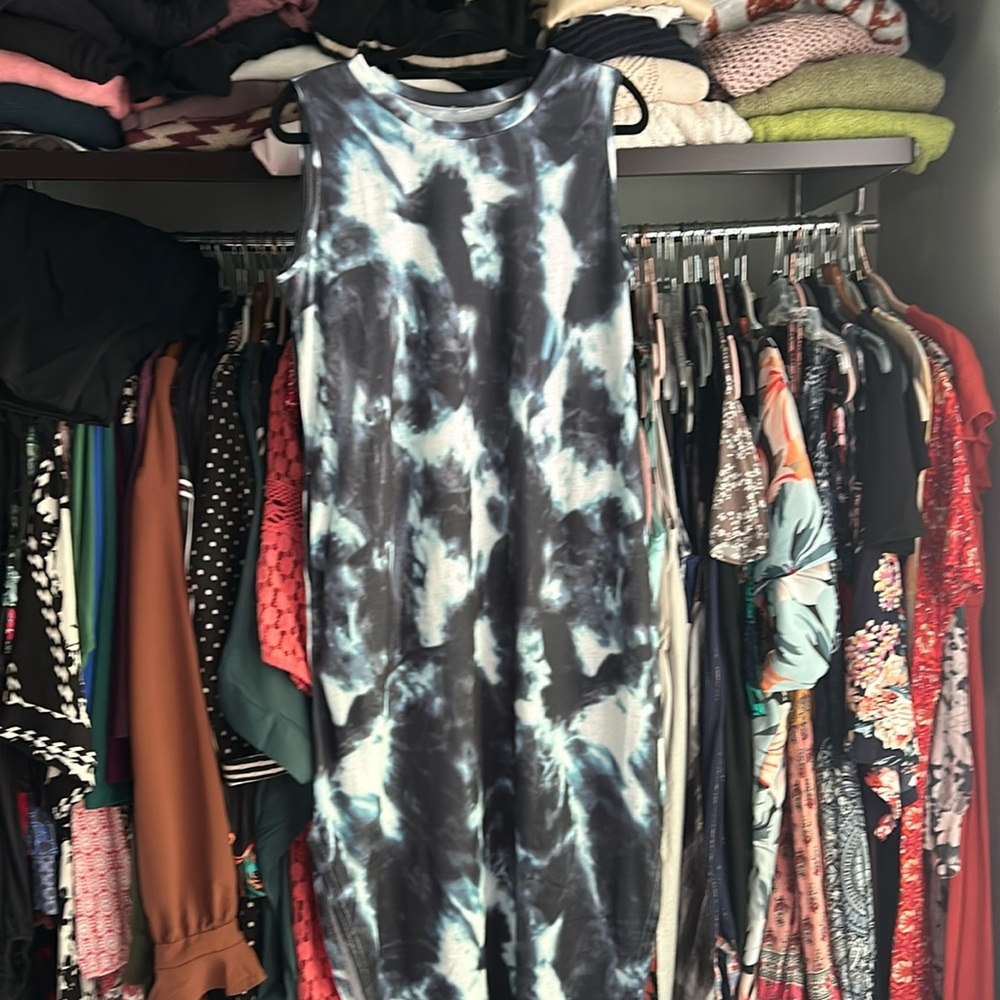 Blue tie dye maxi dress with pockets!
